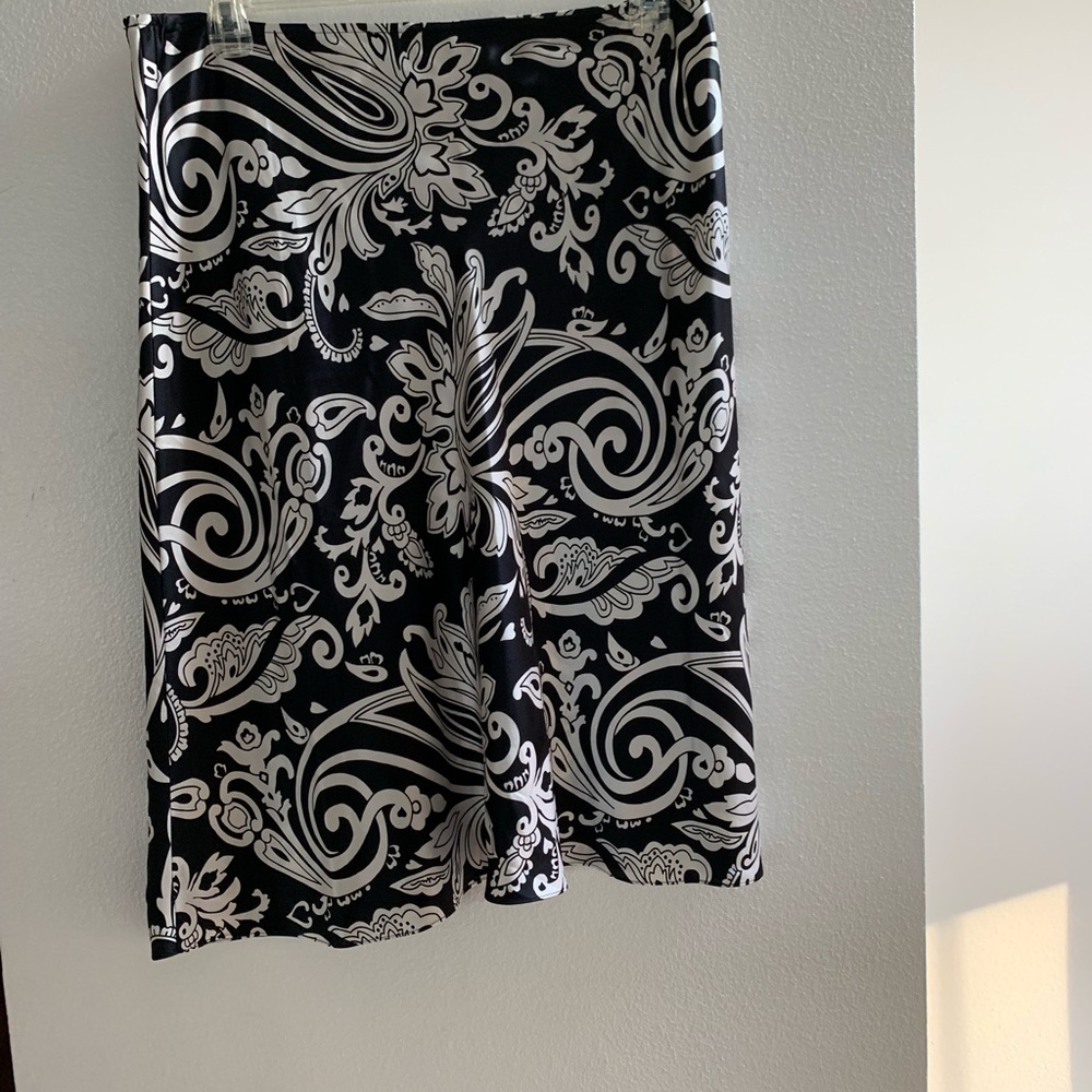 A silky Midi skirt